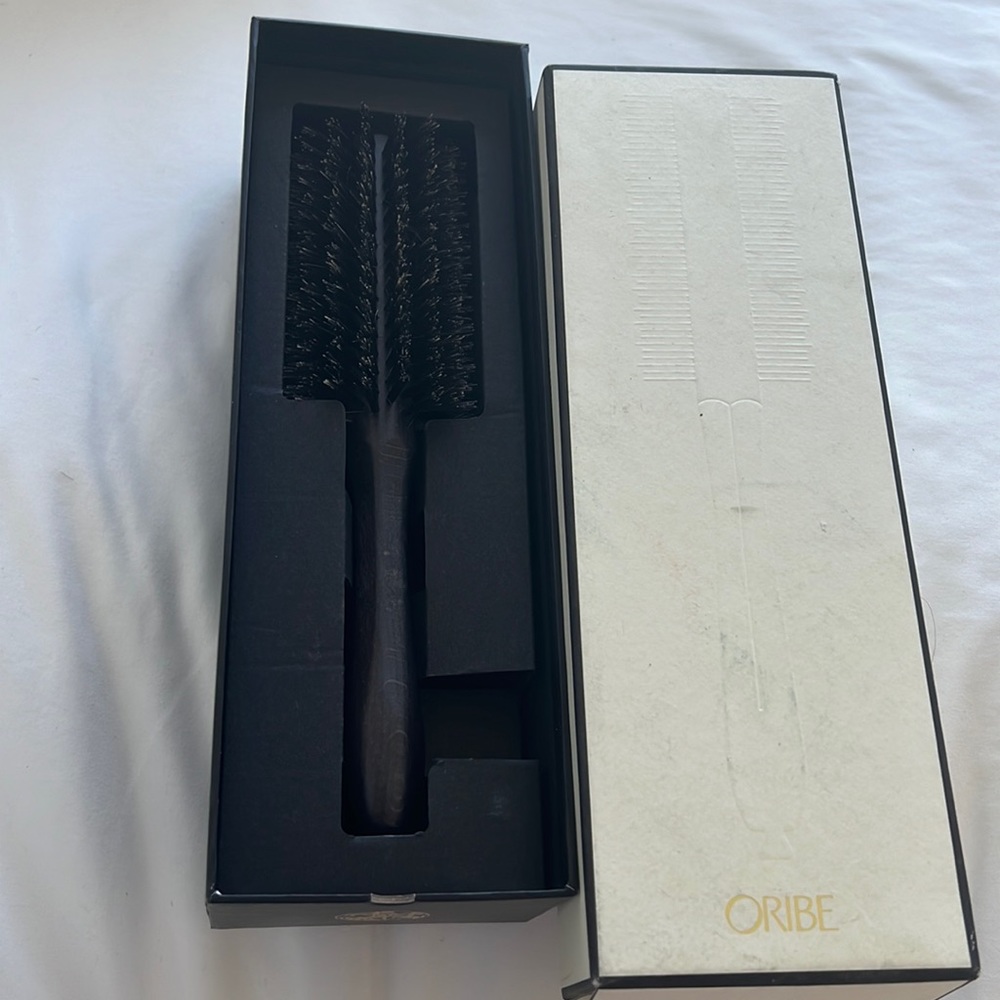 Oribe medium round brush